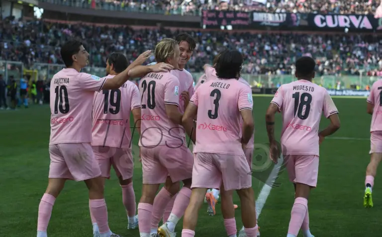 PHOTO – Palermo, five farewells at the Rosanero home: the club's...