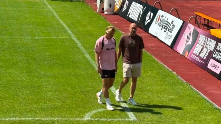 Palermo training camp, surprise visit: the Finland coach is there