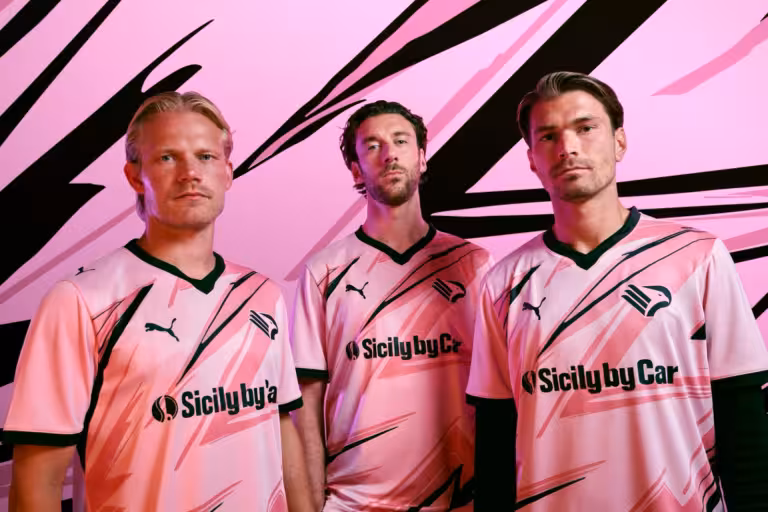 PHOTO - Palermo, the new HOME shirt revealed: the images