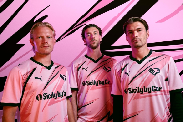 PHOTO - Palermo, the new HOME shirt revealed: the images