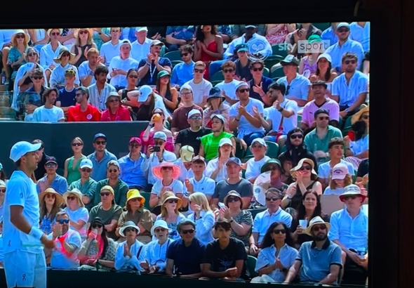 PHOTO – Palermo fans at Wimbledon: a man in pink and black in the...