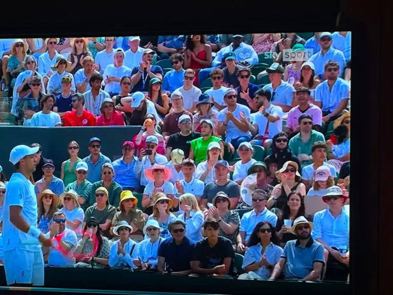 PHOTO – Palermo fans at Wimbledon: a man in pink and black in the...