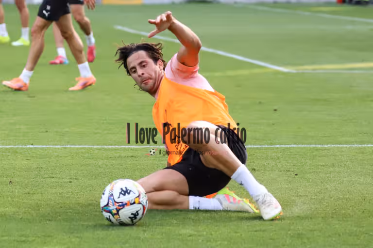 Palermo, the club greets five players: «It was nice to fight...