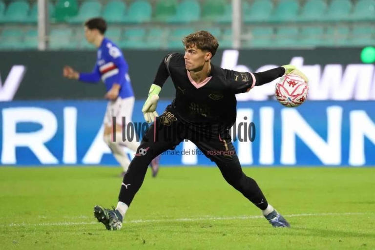 Giornale di Sicilia: "Palermo, Desplanches towards Frosinone....
