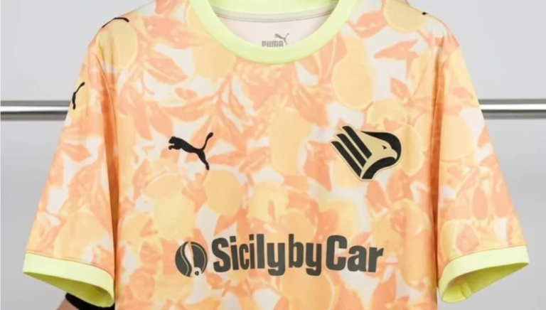 Palermo, here is the "Zagara" kit: the third shirt pays homage to...
