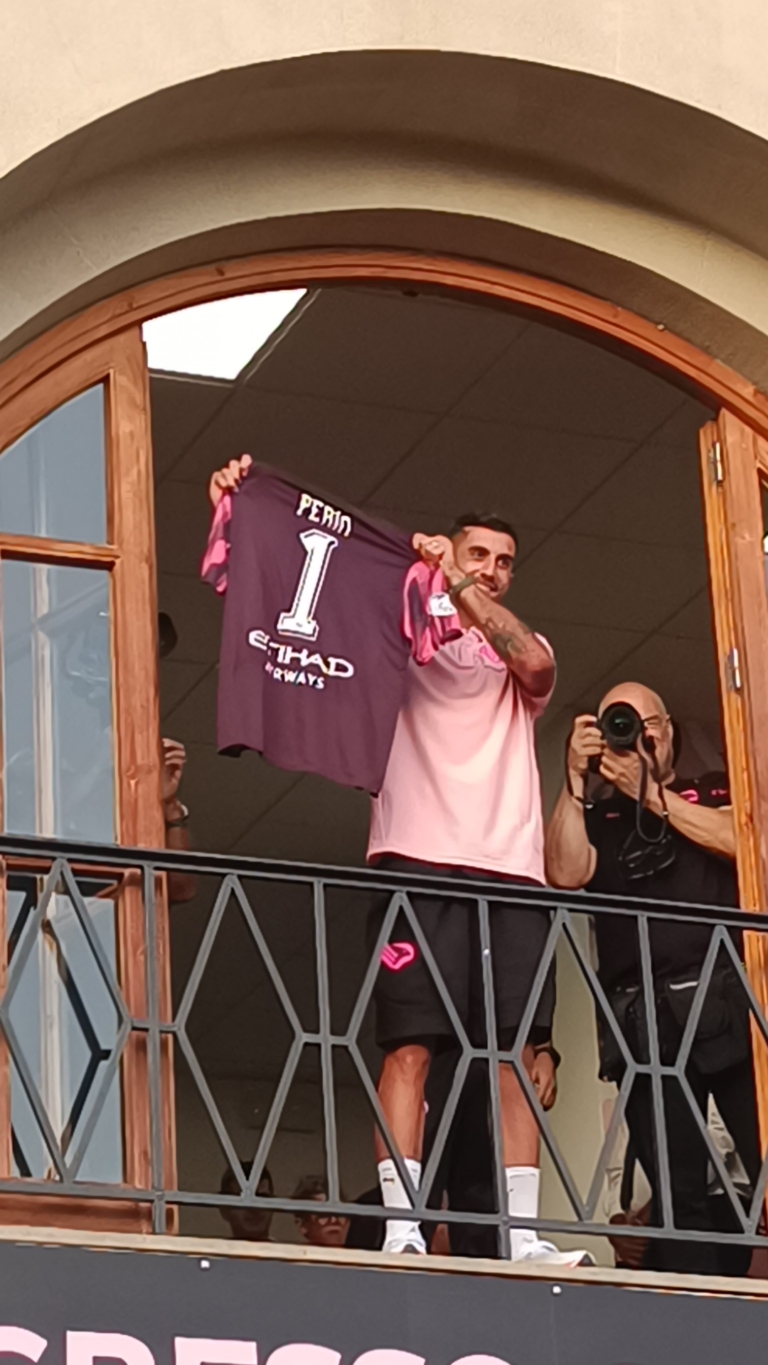 Palermo, Perin meets the rosanero people: "I know what this shirt...