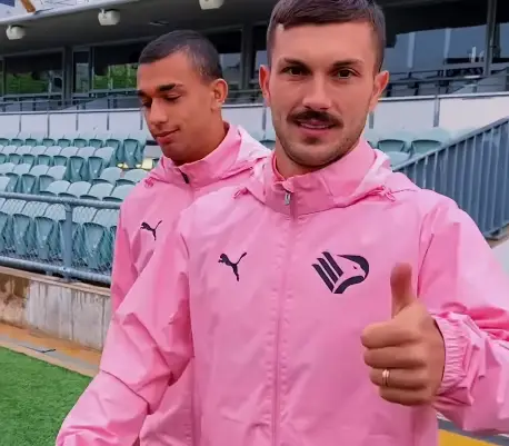 Palermo, the tour in Australia continues: squad on the pitch for...