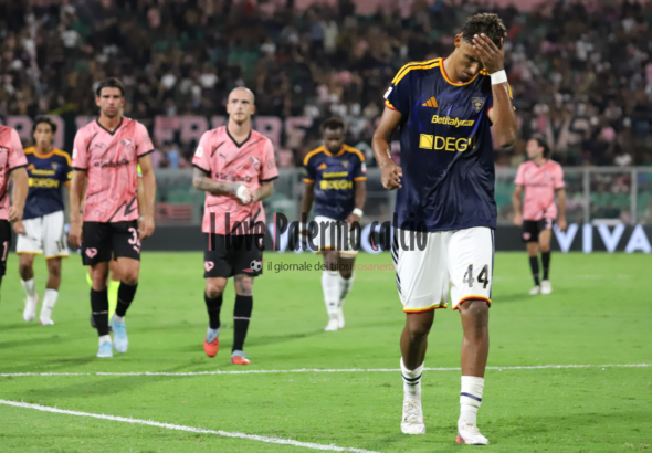 Puglia newspaper: "Lecce, bad evening at the Barbera: Palermo goes...