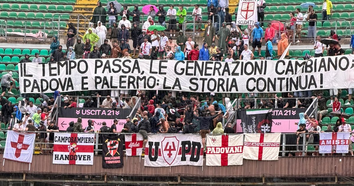 Palermo-Padova, the banner of the Biancoscudati fans at