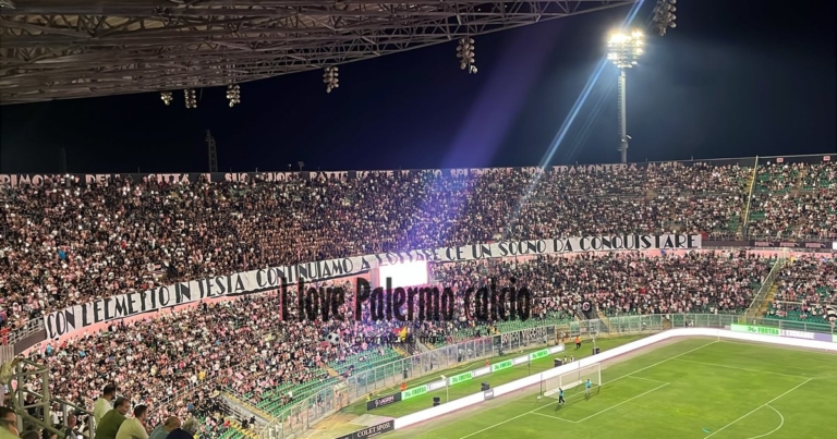 Palermo-Sampdoria, the Curva Nord charges the rosanero