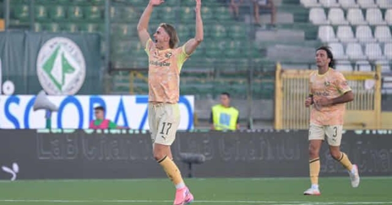 Serie B, Avellino-Palermo 1-1: Johnsen answers Cheddira...