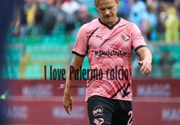 : "Palermo-Padova 2-1, le paginalle: 8 travers, Johnsen man