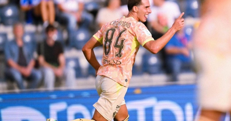 Cassandro, the balance now moves on its side