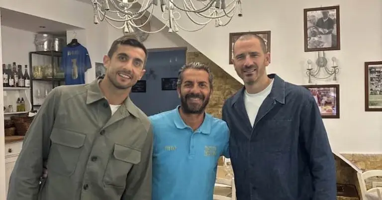 Palermo, Bonucci in the city: lunch with Perin at Trattoria