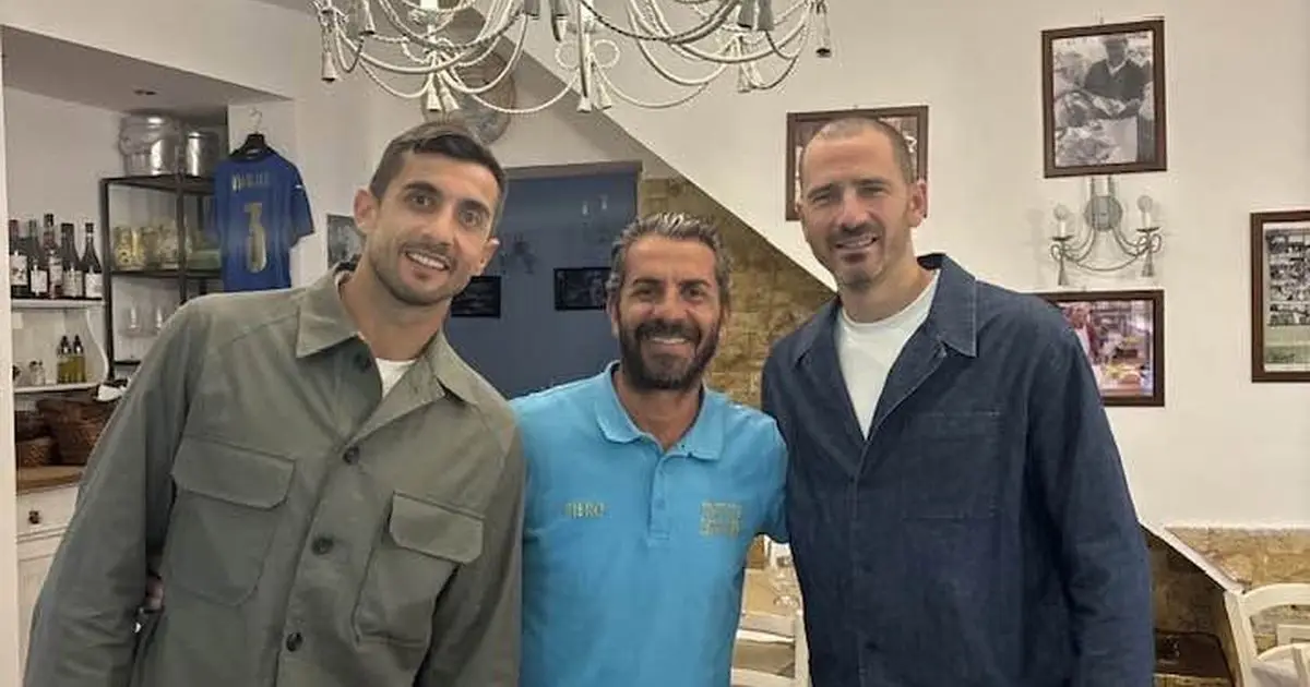 Palermo, Bonucci in the city: lunch with Perin at Trattoria