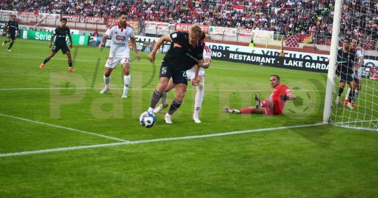 Palermo-Carrarese, two outs against the Tuscans, but